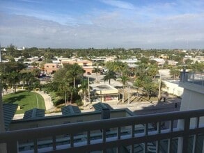 450 N Federal Hwy in Boynton Beach, FL - Foto de edificio - Building Photo