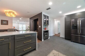 1097 Eden Isle Blvd NE in St. Petersburg, FL - Building Photo - Building Photo