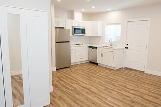 15042 Cullen St in Whittier, CA - Foto de edificio - Building Photo