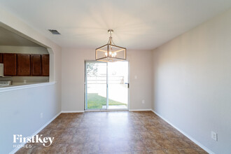 9334 Maple Silver in San Antonio, TX - Foto de edificio - Building Photo