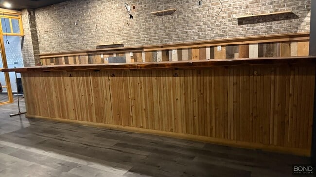 35-7 Broadway, Unit RETAIL in Queens, NY - Foto de edificio - Building Photo