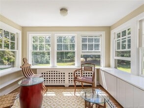 33 Washington Ave in Woodbury, CT - Foto de edificio - Building Photo