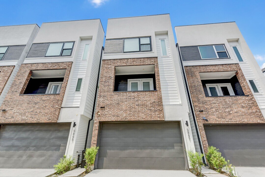 5857 Dolores St in Houston, TX - Building Photo