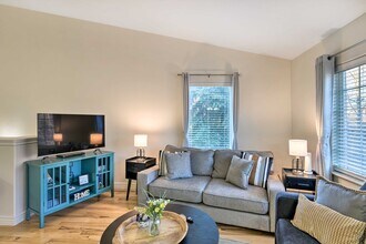 2432 Glacier St in Anchorage, AK - Building Photo - Building Photo