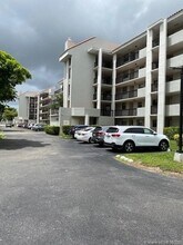 10315 NW 9th St Cir in Miami, FL - Building Photo - Building Photo