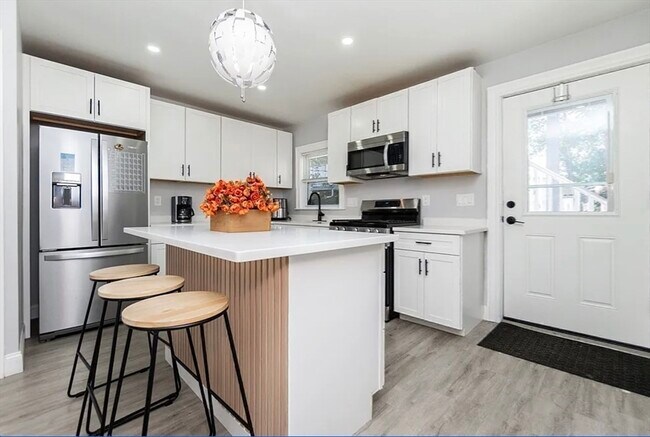 29 Dolphin Ave in Winthrop, MA - Building Photo - Building Photo