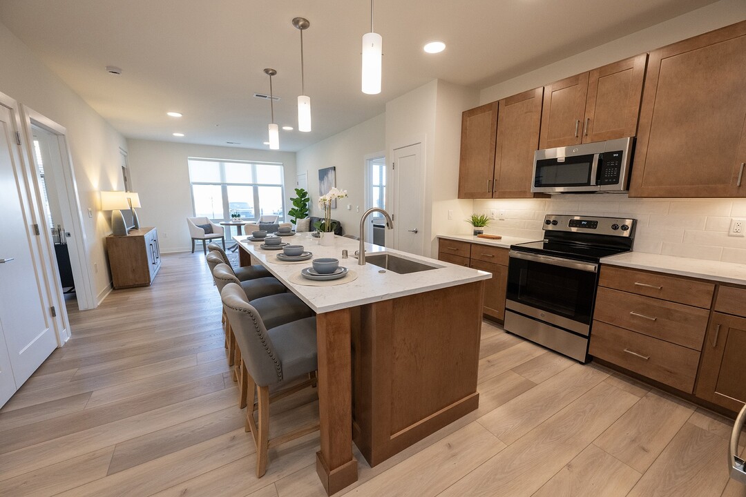 Highlands at Aero Park Apartments & Townhomes in Menomonee Falls, WI - Foto de edificio