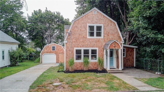59 Melrose Ave in Jamestown, RI - Building Photo - Building Photo