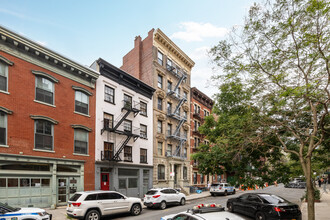 239 West 20th St. in New York, NY - Building Photo - Primary Photo