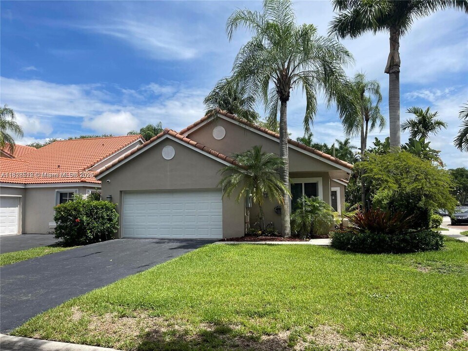 10101 NW 5th St in Plantation, FL - Building Photo