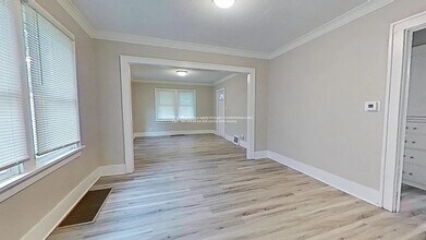 2216 N Linsley Ct in Peoria, IL - Building Photo - Building Photo