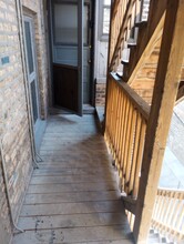 1317 W Estes Ave, Unit 2 in Chicago, IL - Building Photo - Building Photo