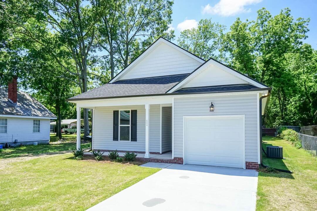 604 W Mulberry St in Goldsboro, NC - Building Photo