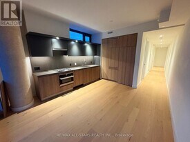 81 Wellesley St E in Toronto, ON - Building Photo