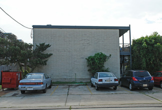 1331 Lake Ave in Metairie, LA - Building Photo - Building Photo