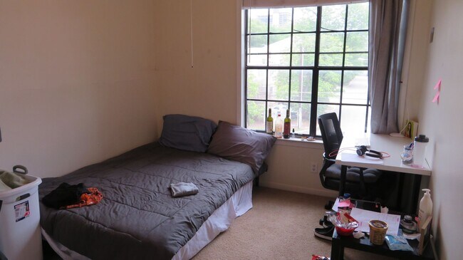 property at 2300 Leon St
