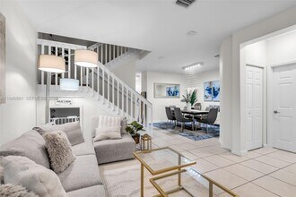 11051 W 33rd Ln in Hialeah, FL - Building Photo - Building Photo