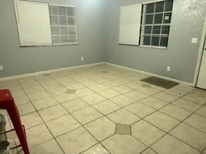 9504 Waynesboro Ave in Jacksonville, FL - Building Photo - Building Photo