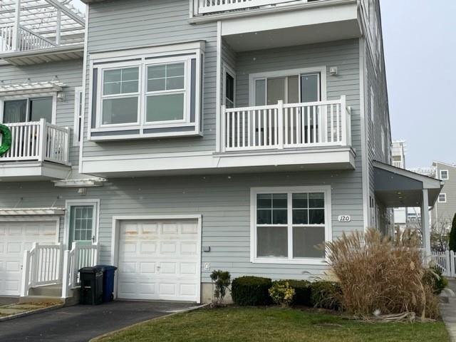 120 Beach Wy in Queens, NY - Building Photo
