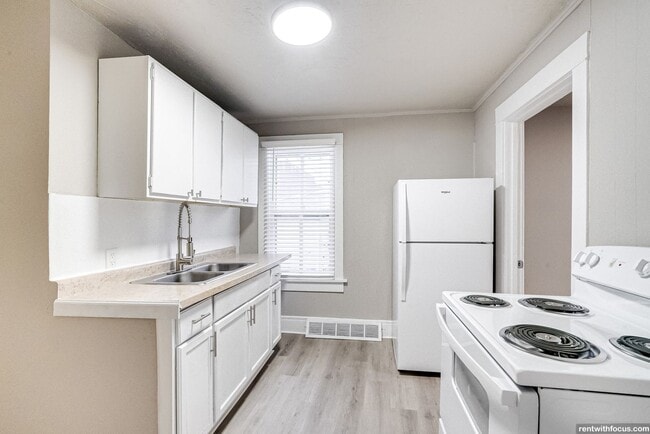 property at 712 W Lorain St