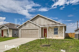 3921 Far Horizon in Seguin, TX - Building Photo - Building Photo