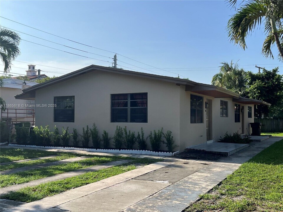 92 E 15th St in Hialeah, FL - Building Photo
