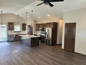 1301 S Foss Ave in Sioux Falls, SD - Foto de edificio - Building Photo