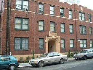 Consulate Apartments in Seattle, WA - Building Photo