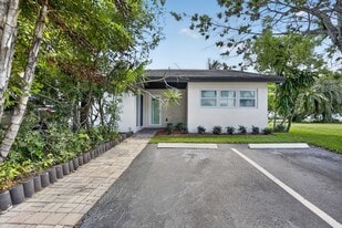 4404 Treasure Cove Dr in Dania Beach, FL - Building Photo
