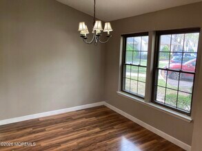 40 Snapdragon Ct in Jackson Township, NJ - Building Photo - Building Photo