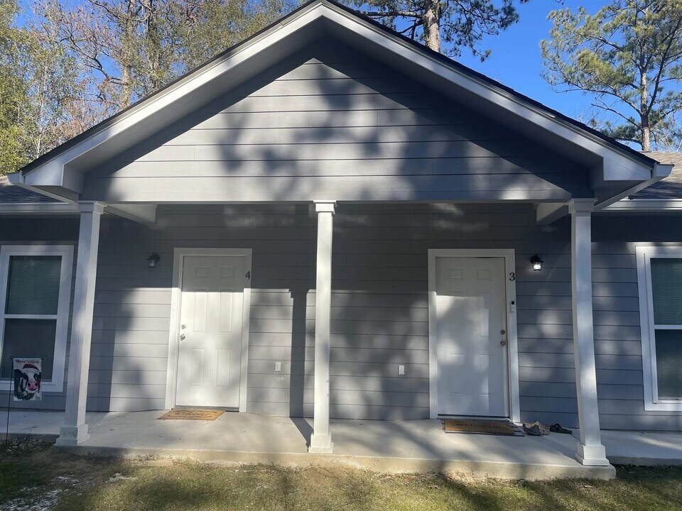 10745 Highway 12 in Orange, TX - Building Photo