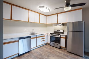 Surfside in Alameda, CA - Building Photo