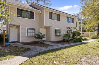 6227 SW 8th Pl in Gainesville, FL - Foto de edificio - Building Photo
