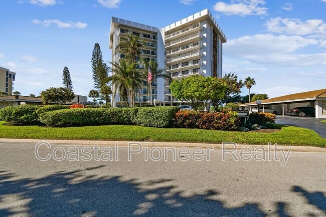 101 Benjamin Franklin Dr in Sarasota, FL - Building Photo - Building Photo