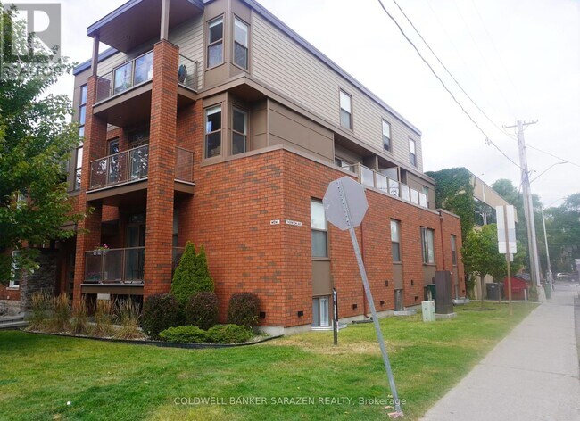 15-15 Monk St in Ottawa, ON - Building Photo - Building Photo