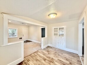 1802 SE 7th Ave in Camas, WA - Building Photo - Building Photo