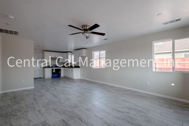 1004 Padre St in Bakersfield, CA - Foto de edificio - Building Photo