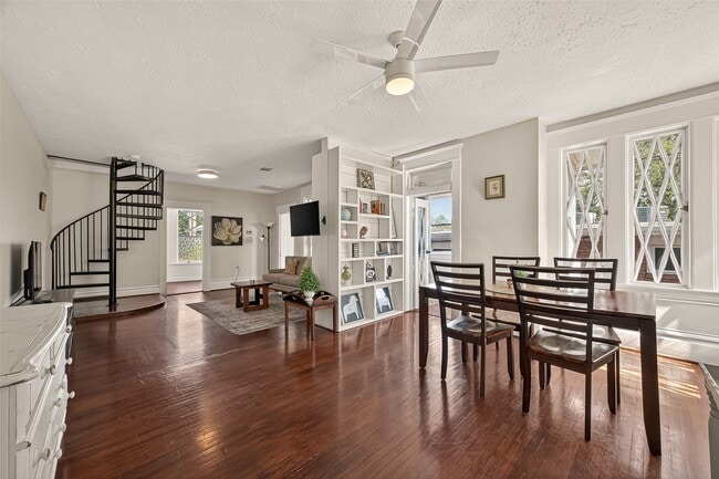 property at 324 W Alabama St