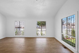 1905 S Orange Dr in Los Angeles, CA - Building Photo - Building Photo