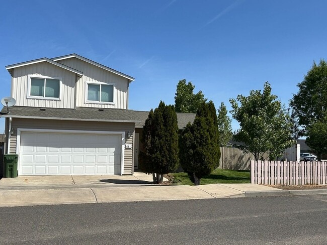 property at 681 SE D St