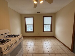 132 Coburn Ave, Unit 3 in Worcester, MA - Building Photo - Building Photo