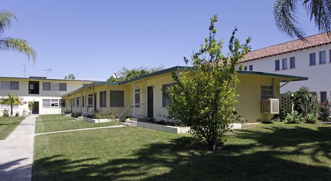616 Brookside Ave in Redlands, CA - Foto de edificio - Building Photo