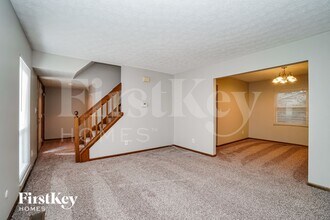 819 Lindenhaven Ct in Gahanna, OH - Foto de edificio - Building Photo