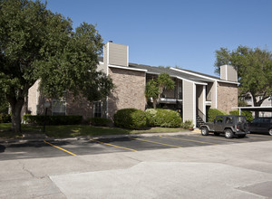 Shores Apartments in Corpus Christi, TX - Foto de edificio - Building Photo