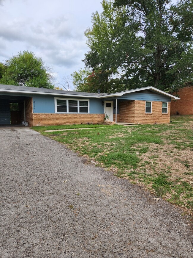 3114 Tanglewood Dr