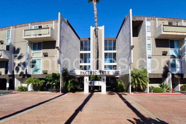 3050 Rue D’Orleans in San Diego, CA - Foto de edificio - Building Photo