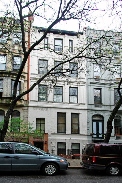 Florim realty in New York, NY - Building Photo