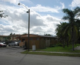 2230 Madison St in Hollywood, FL - Foto de edificio - Building Photo