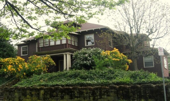 Sullivan Apartments in Portland, OR - Foto de edificio