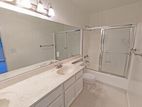4454 Coldwater Canyon Ave, Unit 201 in Los Angeles, CA - Building Photo - Building Photo